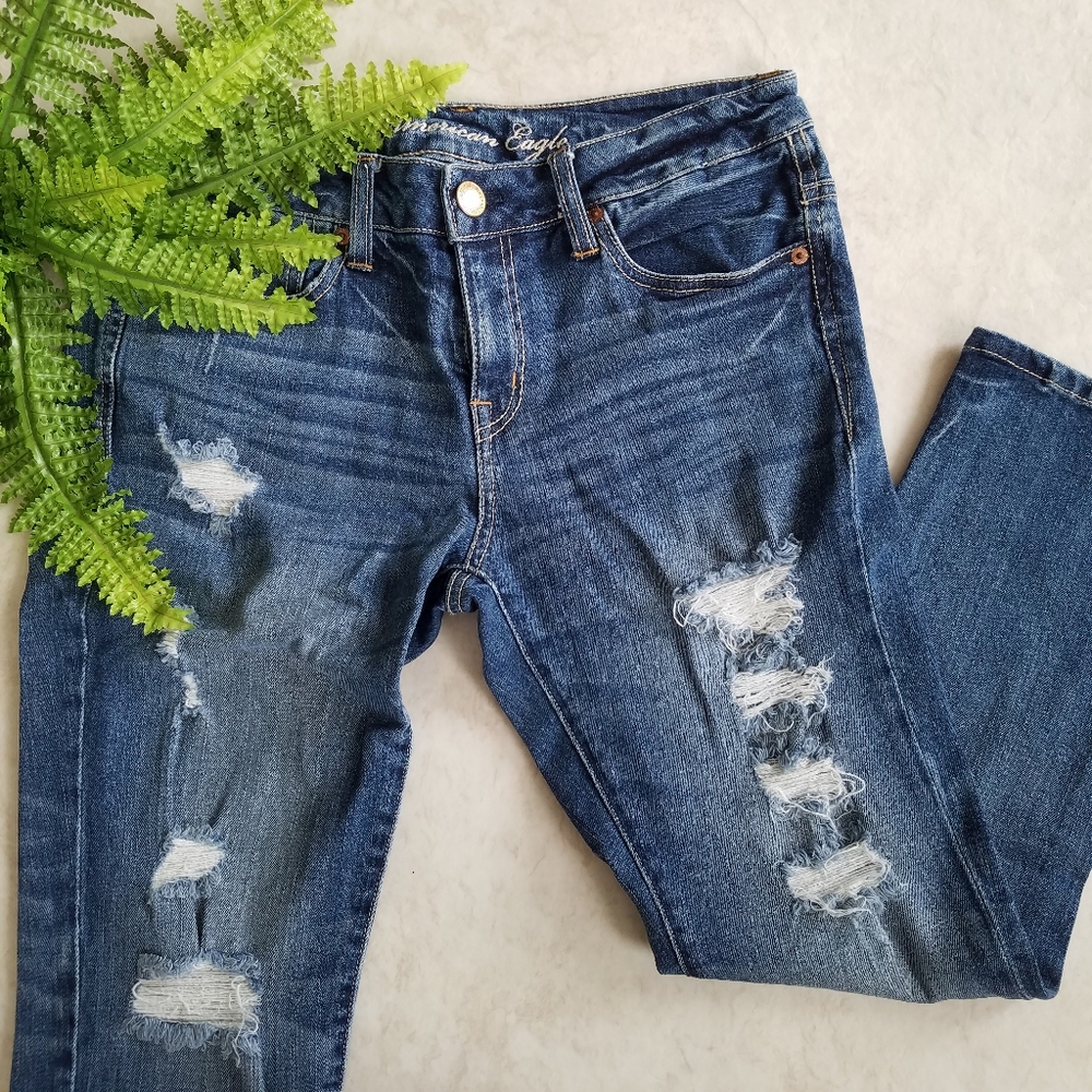 American Eagle Slouchy Distressed Crop Jean Size 4